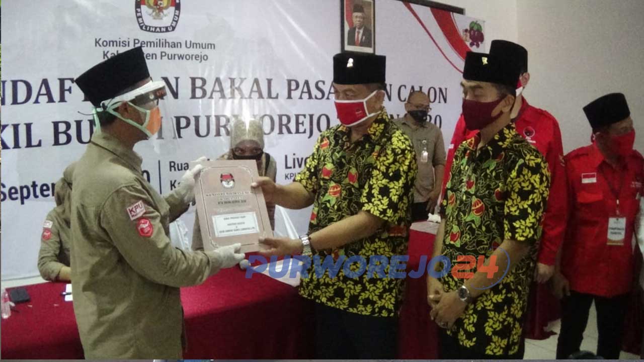 Pasangan Agustinus Susanto -Rahmad Kabuli Jarwinto mendaftarkan diri sebagai calon Bupati-Wakil Bupati ke KPU Purworejo