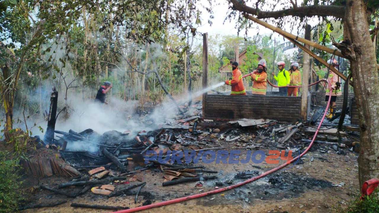 Rumah terbakar di Malangrejo Kecamatan Banyuurip, Purworejo. (20/9/2020)