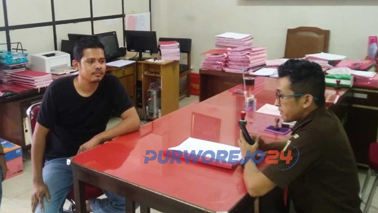 Satreskrim Polres Purworejo menangkap seorang warga Purworejo atas kasus penggelapan sepeda motor