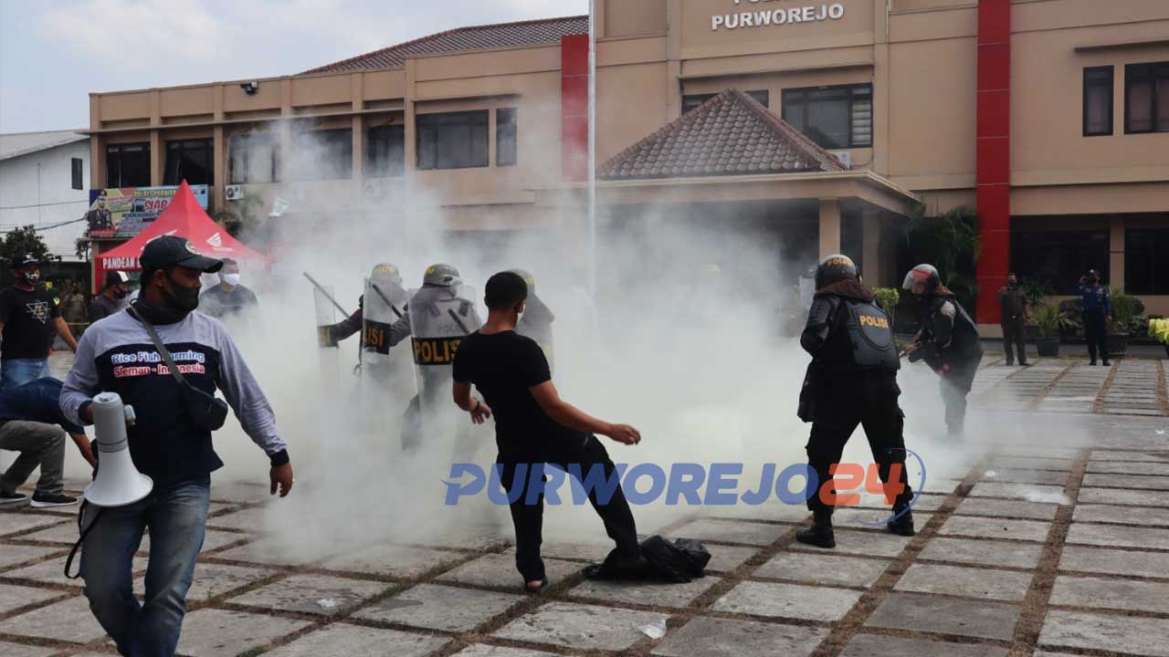 Simulasi Sistem Pengaman Kota (Sispamkota) yang dilaksanakan di halaman Mapolres Purworejo, Kamis (17/9/2020)