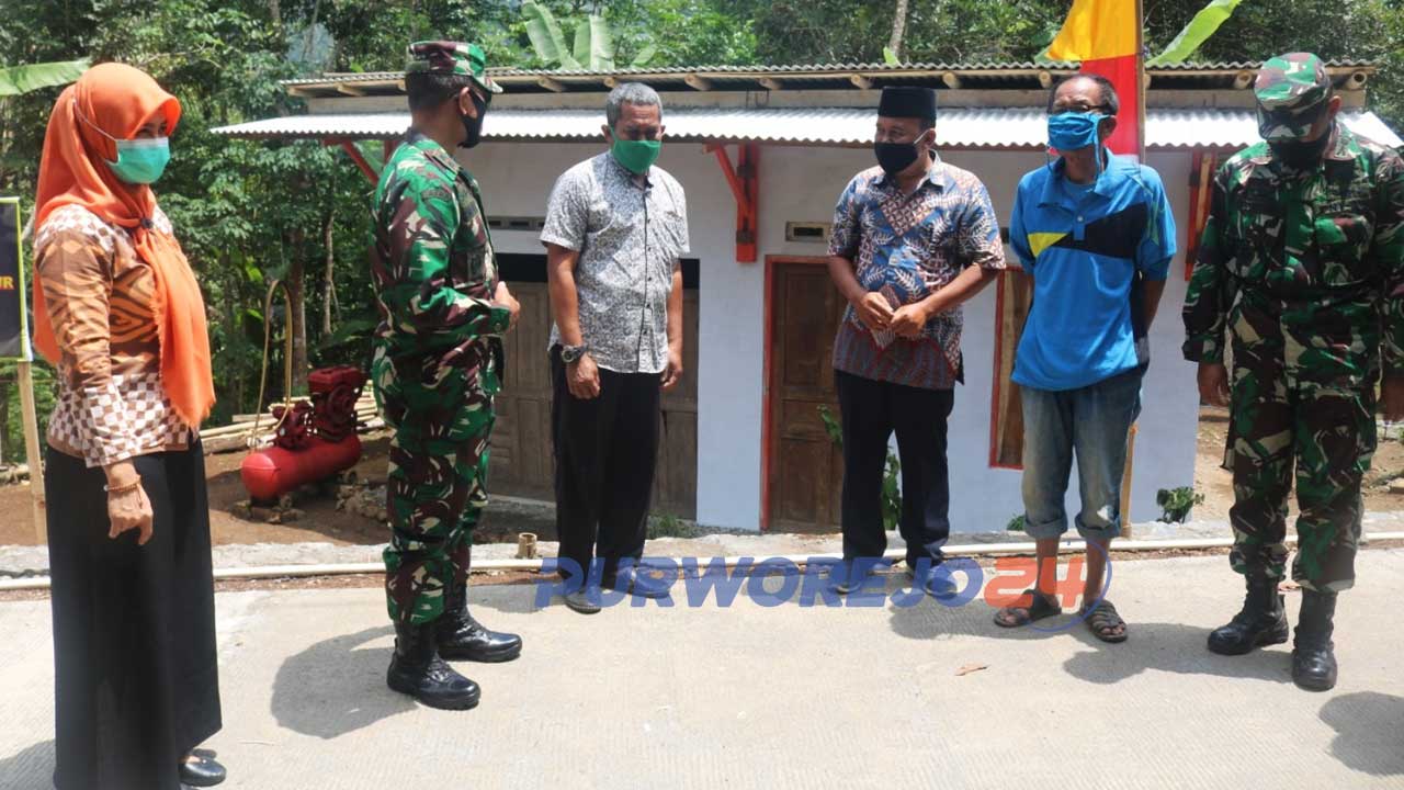 Komandan Kodim 0708 Purworejo Letkol Infanteri Lukman Hakim bersama Forkompinda Kabupaten Purworejo dan dinas instansi terkait meninjau lokasi TMMD. (20/10/2020)