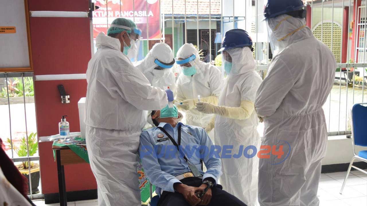 Pengambilan sample uji swab di rutan Purworejo