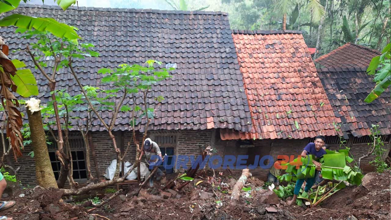 Sejumlah tempat di Pituruh terkena tanah longsor