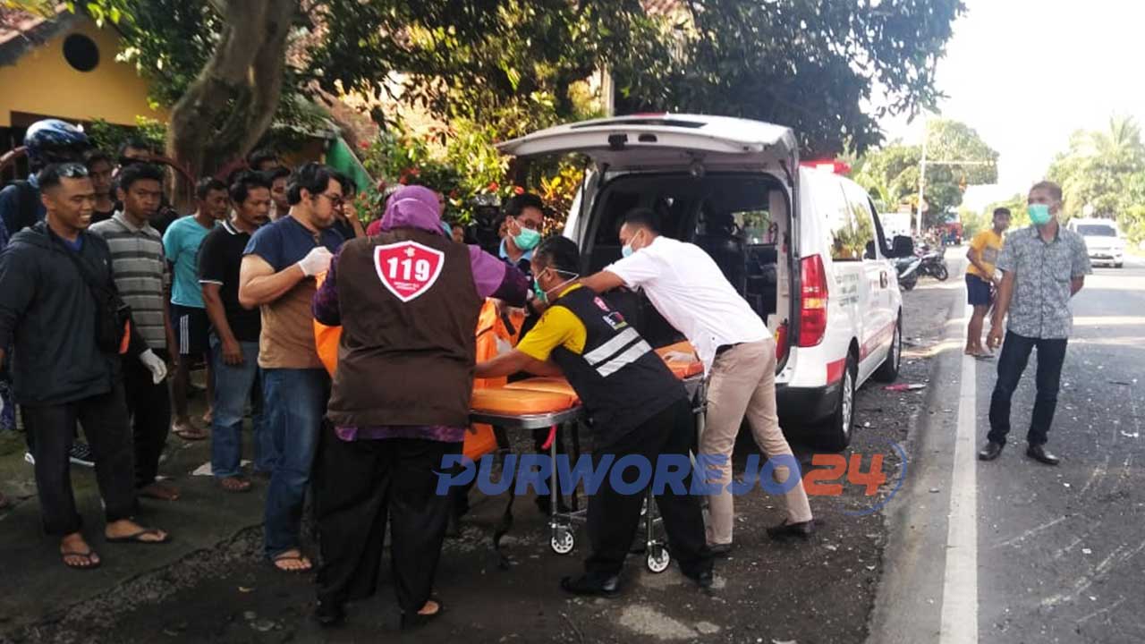 Evakuasi korban kecelakaan di jalan Purworejo-Yogyakarta, Rabu (18/11/2020)