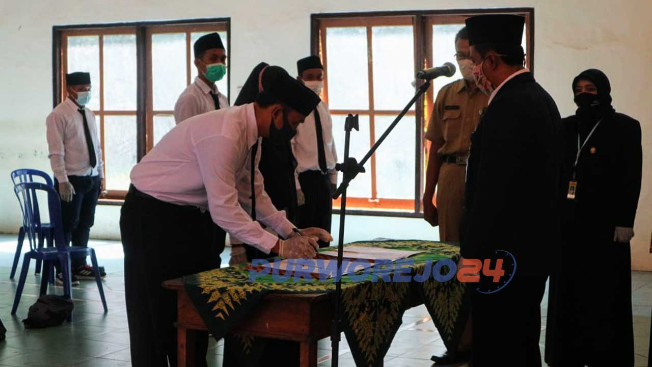 Pelantikan dan Bimbingan Teknis PTPS se-Kecamatan Pituruh di Balai pertemuan Desa Pituruh, Senin (16/11).