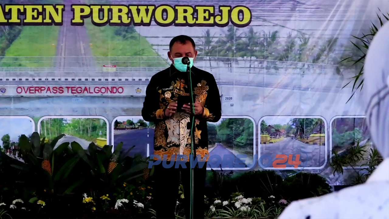 Bupati Purworejo Agus Bastian saat meresmikan 17 proyek di tahun 2020.