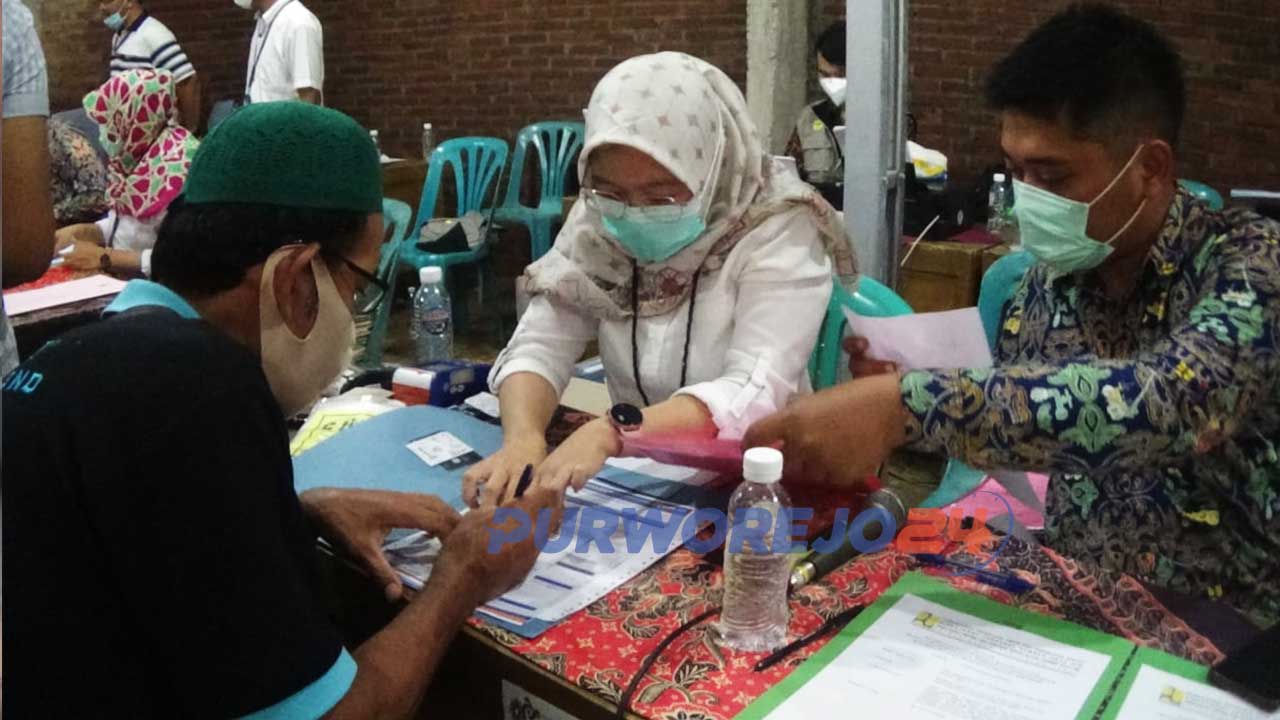 Pembayaran gant rugi lahan terdampak Bendungan Bener. Rabu (3/2/20121)