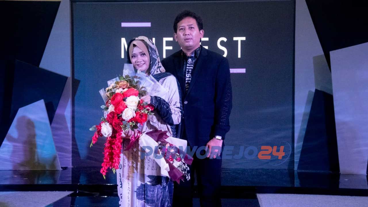 Hj Khoirun Nisa’ Founder Li Scraft bersama suami berfoto bersama usai Muffest 2021 di Hartono Mall Jogja
