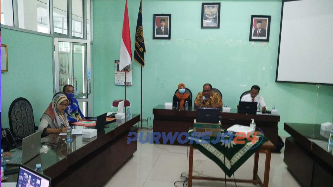 Para narasumber menyampaikan materi di Ruang Rektorat UMP dalam Webinar bertajuk Generasi Millenial Berkarya Tanpa Narkoba,