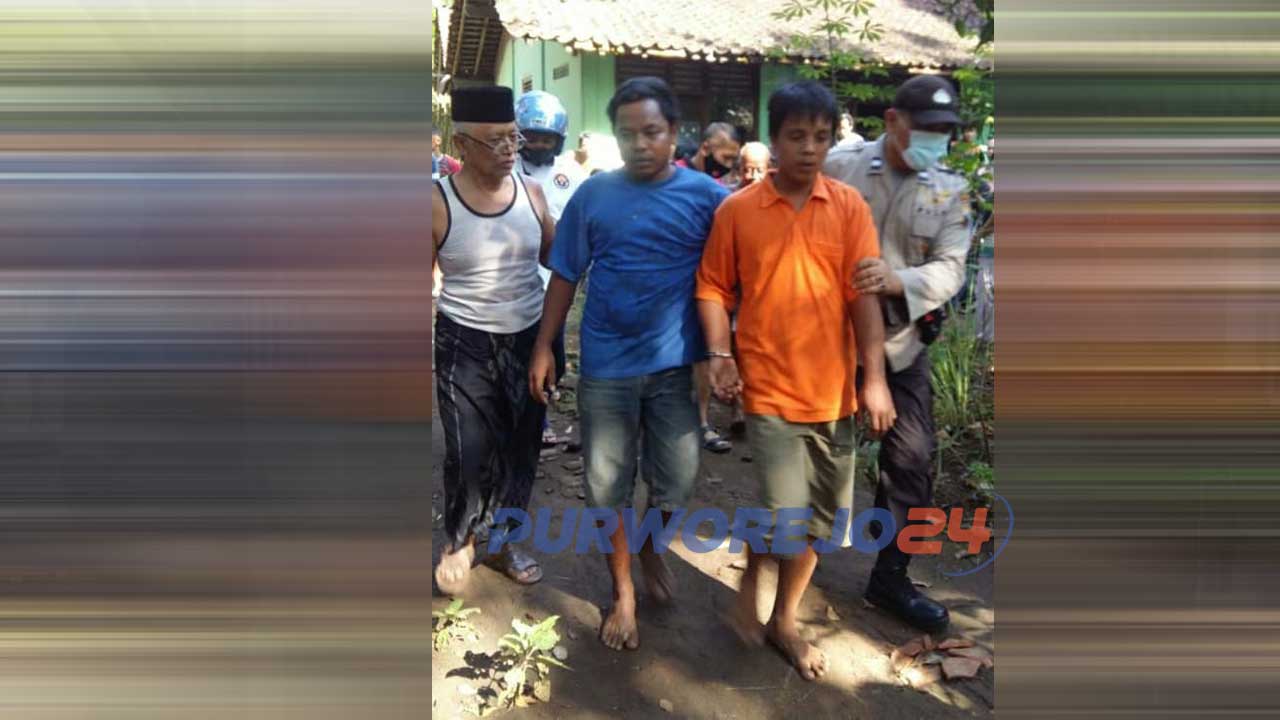 Polisi mengamankan tersangka (kaos warna orange dan biru) untuk di proses hukum.