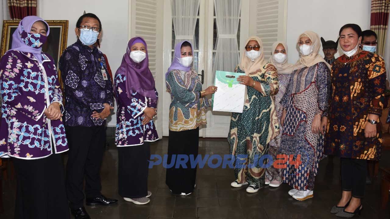 Rombongan PKK dari Kabupaten Langkat Sumatera Utarat studi banding di PKK Kabupaten Purworejo.