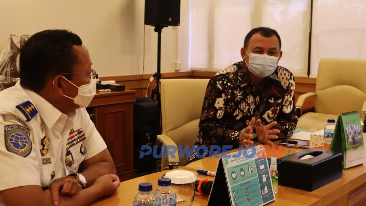 Bupati Purworejo H Agus Bastian melakukan pertemuan dengan Dirjen Perhubungan Darat Kementerian Perhubungan RI Irjen Pol Drs Budi Setiyadi di Jakarta, Selasa (25/5/2021).