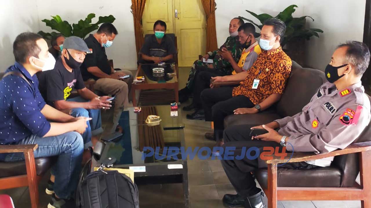 Rapat koordinasi panitia acara dengan gugus tugas Covid-19 kecamatan Kutoarjo