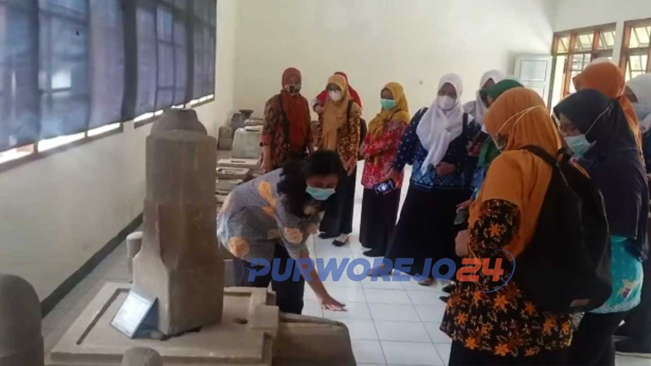 Puluhan guru PAUD perwakilan Himpaudi, IGTK, dan IGRA se-Kabupaten Purworejo berkunjung ke Museum Tosan Aji