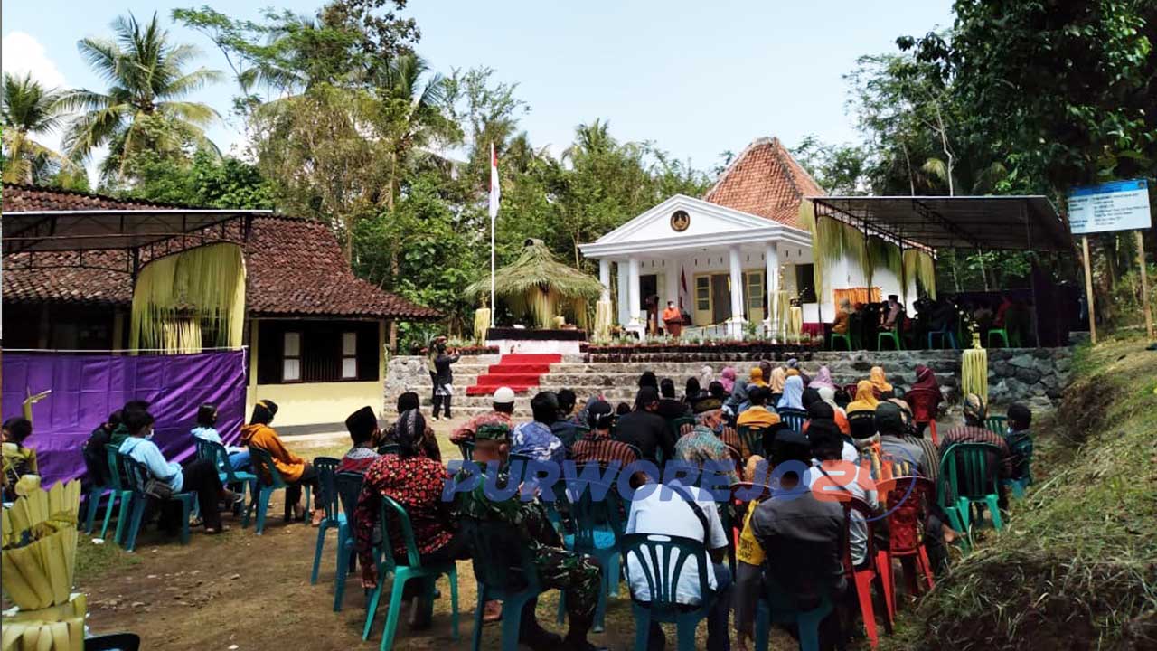 Gedung Pustaka Loano dibangun di Dusun Turusan Desa Loano, Kecamatan Loano, Purworejo yang didedikasikan sebagai museum Gagak Handoko yang merupakan adipati terakhir di Kadipaten Loano