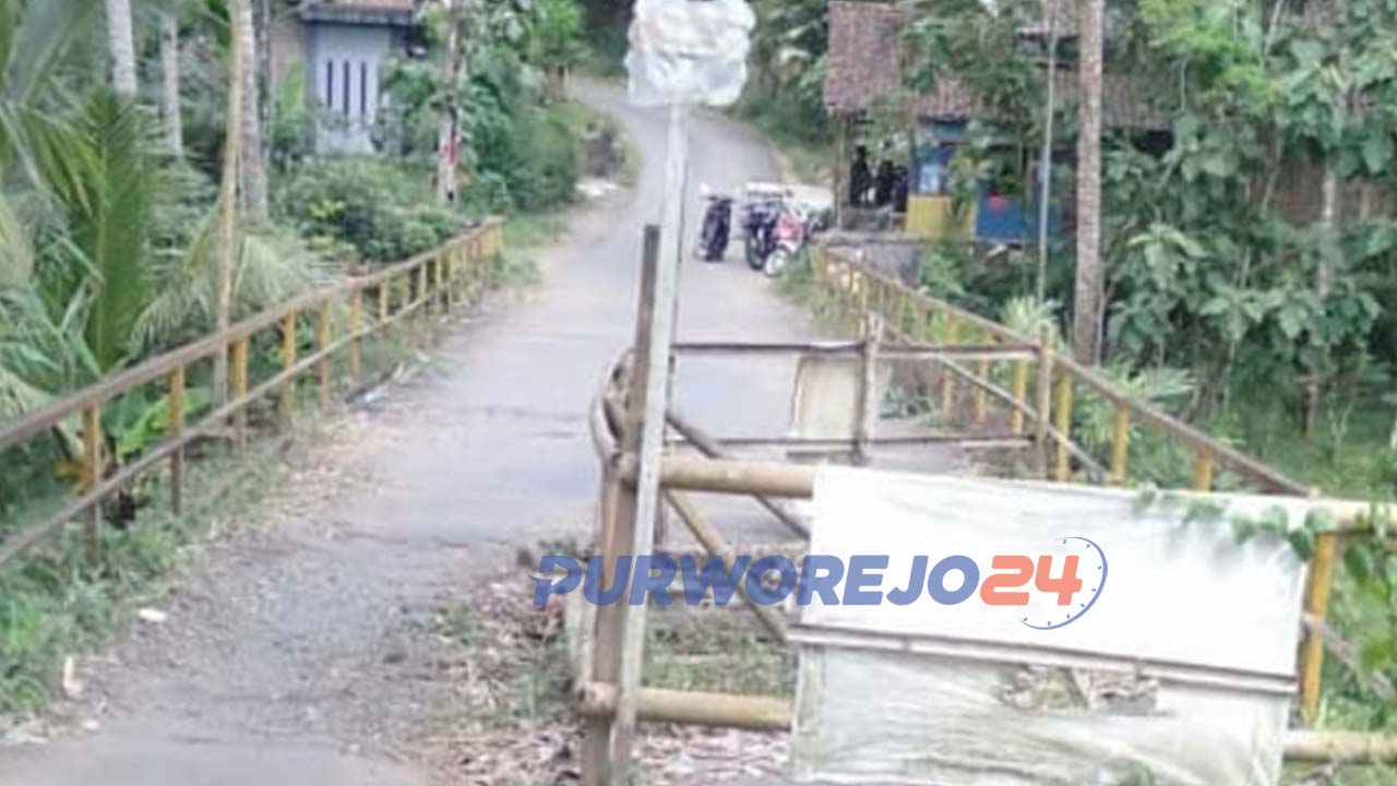 jembatan Sedayu Tiga yang berada di Desa Sedayu, Kecamatan Loano, Purworejo, Jawa Tengah, yang mengalami kerusakan dan tidak bisa dilalui kendaraan roda empat, kini mulai diperbaiki.