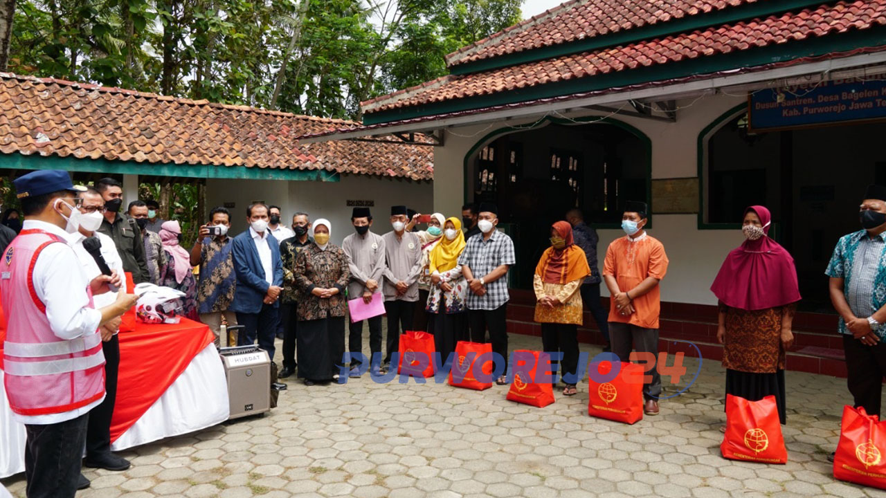 Menteri Perhubungan Republik Indonesia Budi Karya Sumadi melakukan kunjungan kerja ke Kabupaten Purworejo, Minggu (28/08/2021).