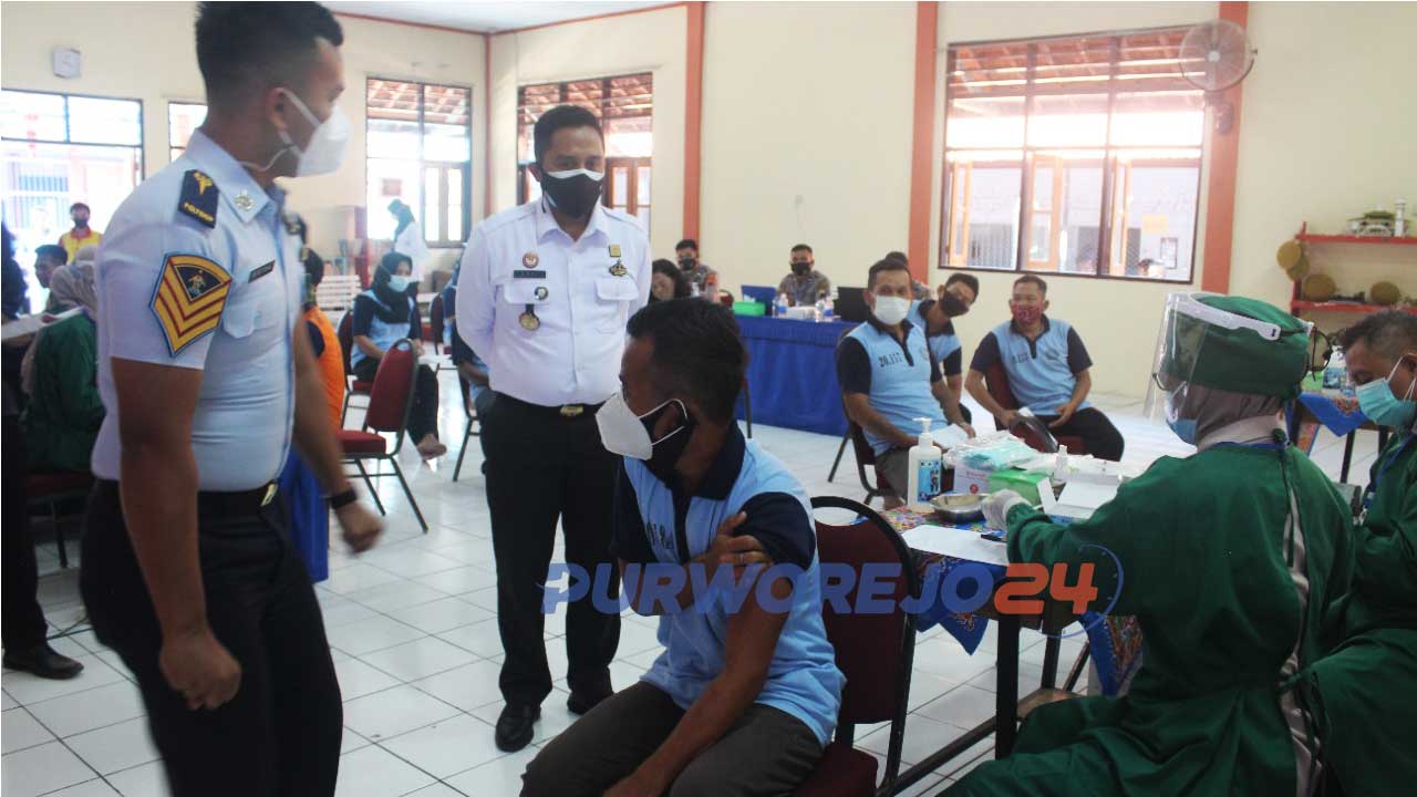 Vaksinasi Covid-19 di Rutan Purworejo.