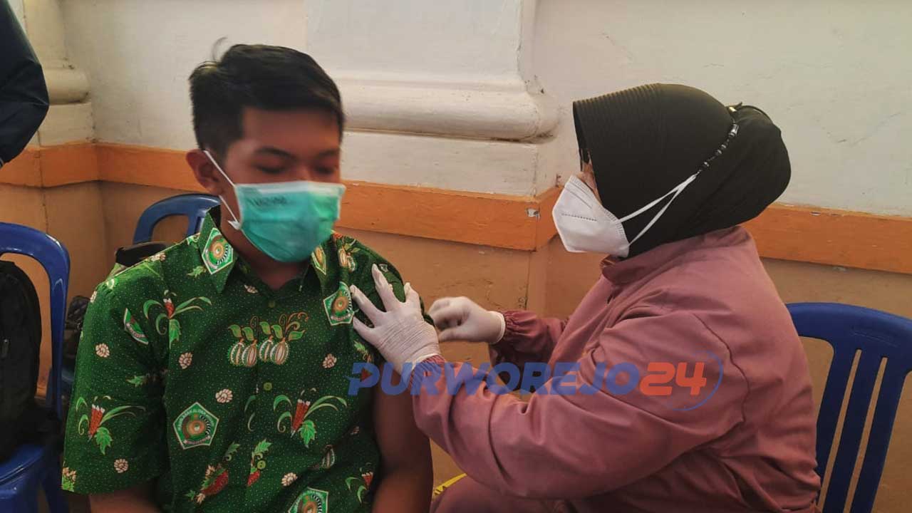 Vaksinasi di Siswa SMA Negeri 7 Purworejo