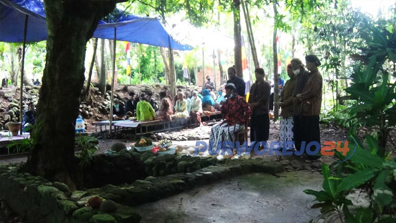 Kirab budaya dan kenduri agung, dalam rangka pembangunan lingkungan sumur beji Desa Soko, Jumat (5/11/2021).