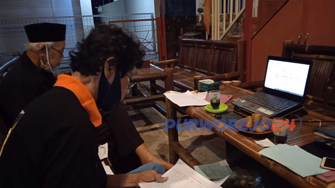 Suasnasn penjuarian Lomba Baca Puisi Kopisisa 2021 di Miss Rempah Sibak Purworejo