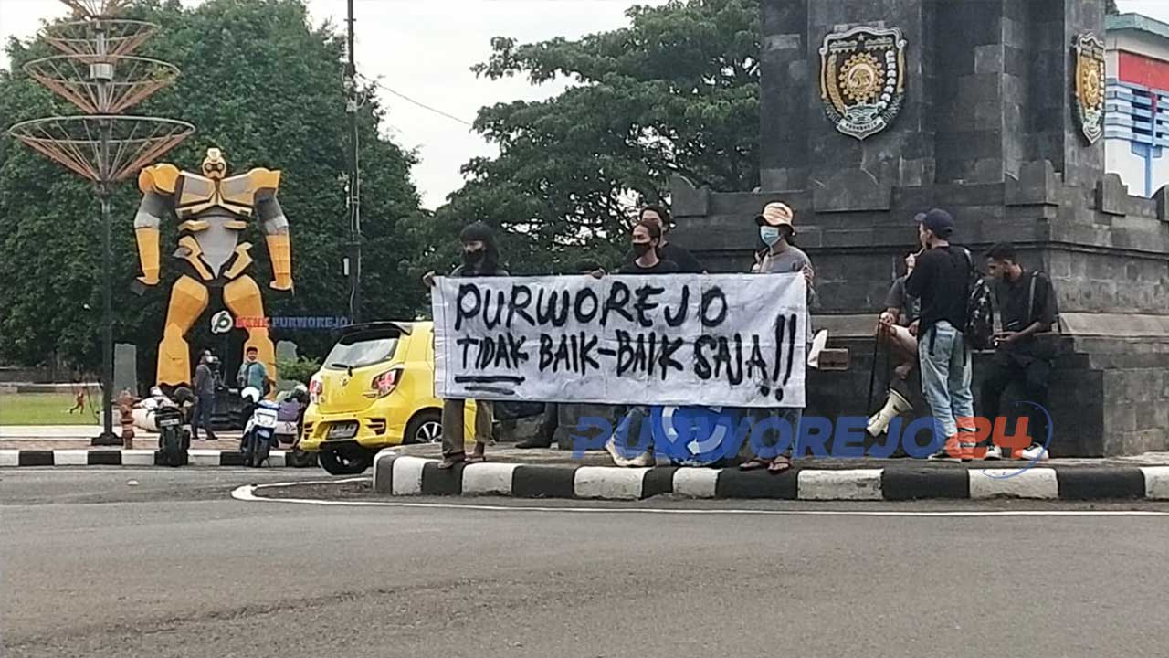 Aksi Damai Rakyat Bergerak Purworejo di Pojok Alun-alun Purworejo