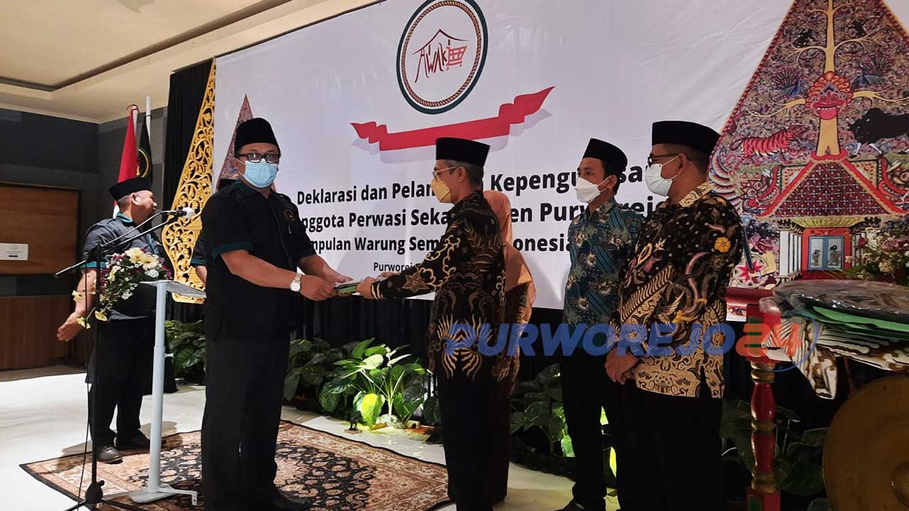 mendeklarasikan Perkumpulan Warung Sembako Seluruh Indonesia (Pewarsi) untuk membentengi UMKM warung kelontong dari Kapitalisme Toko Modern.