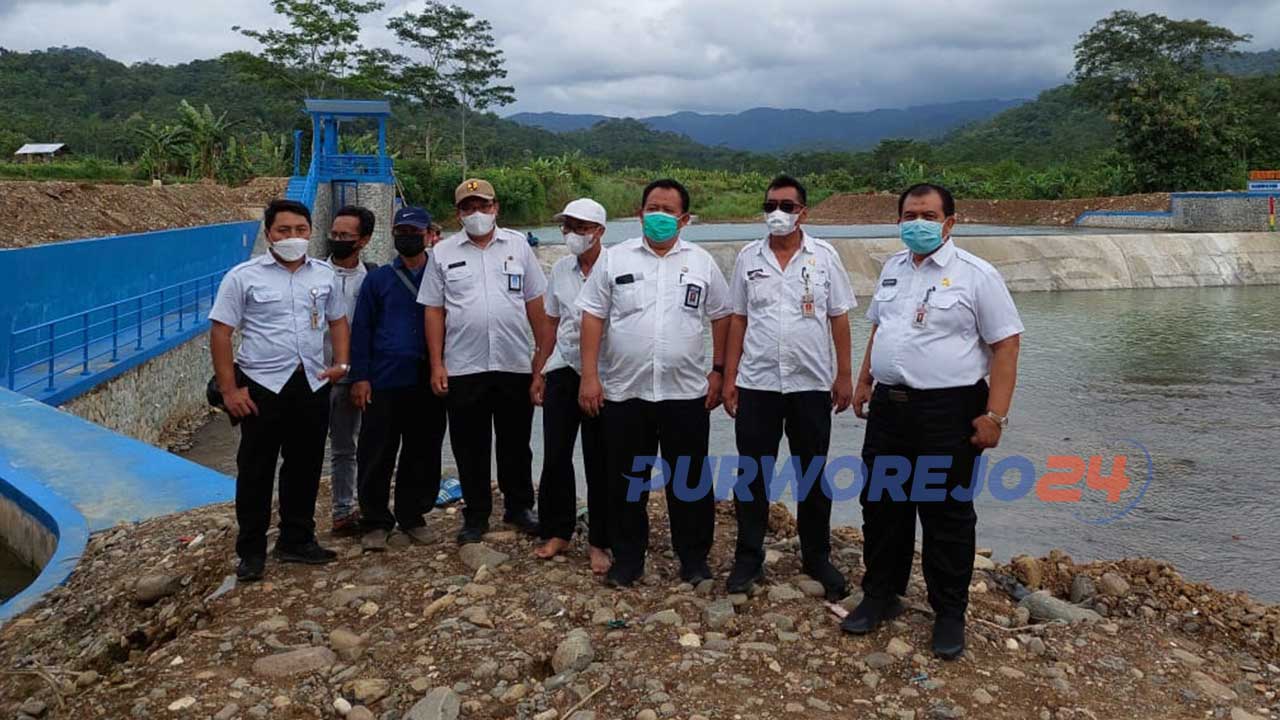 Setda, Ka Dinas PUPR Purworejo meninjau lokasi proyek