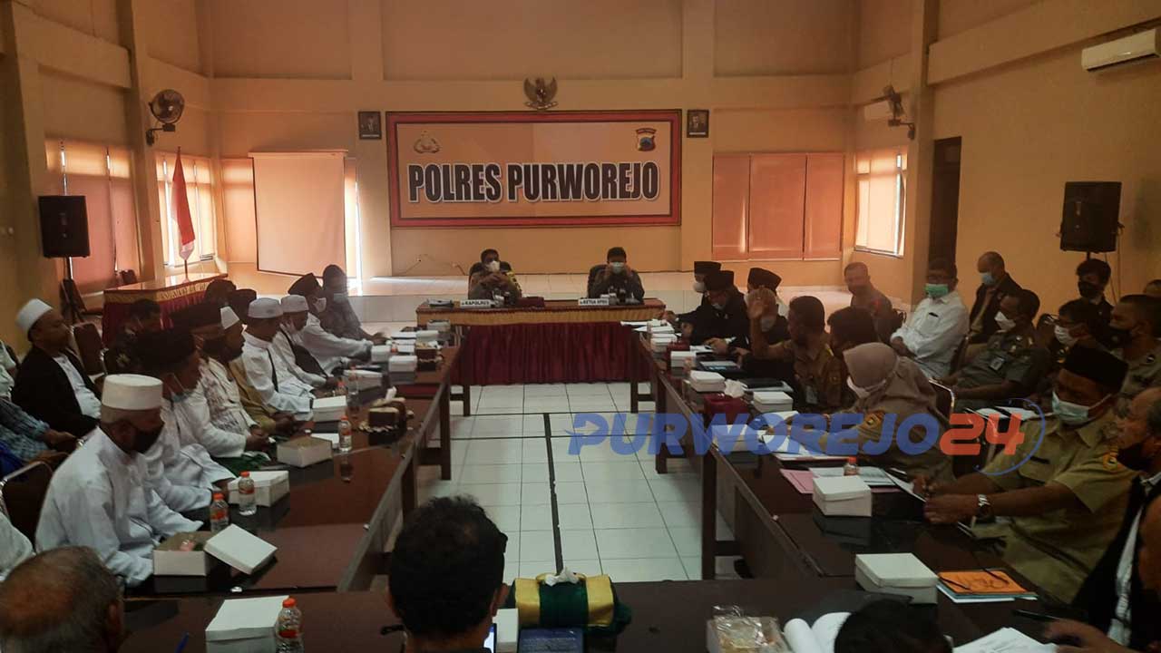 Mediasi terkait penolakan warga atas pembangunan gereja di Desa Tlogoguwo Kaligesing