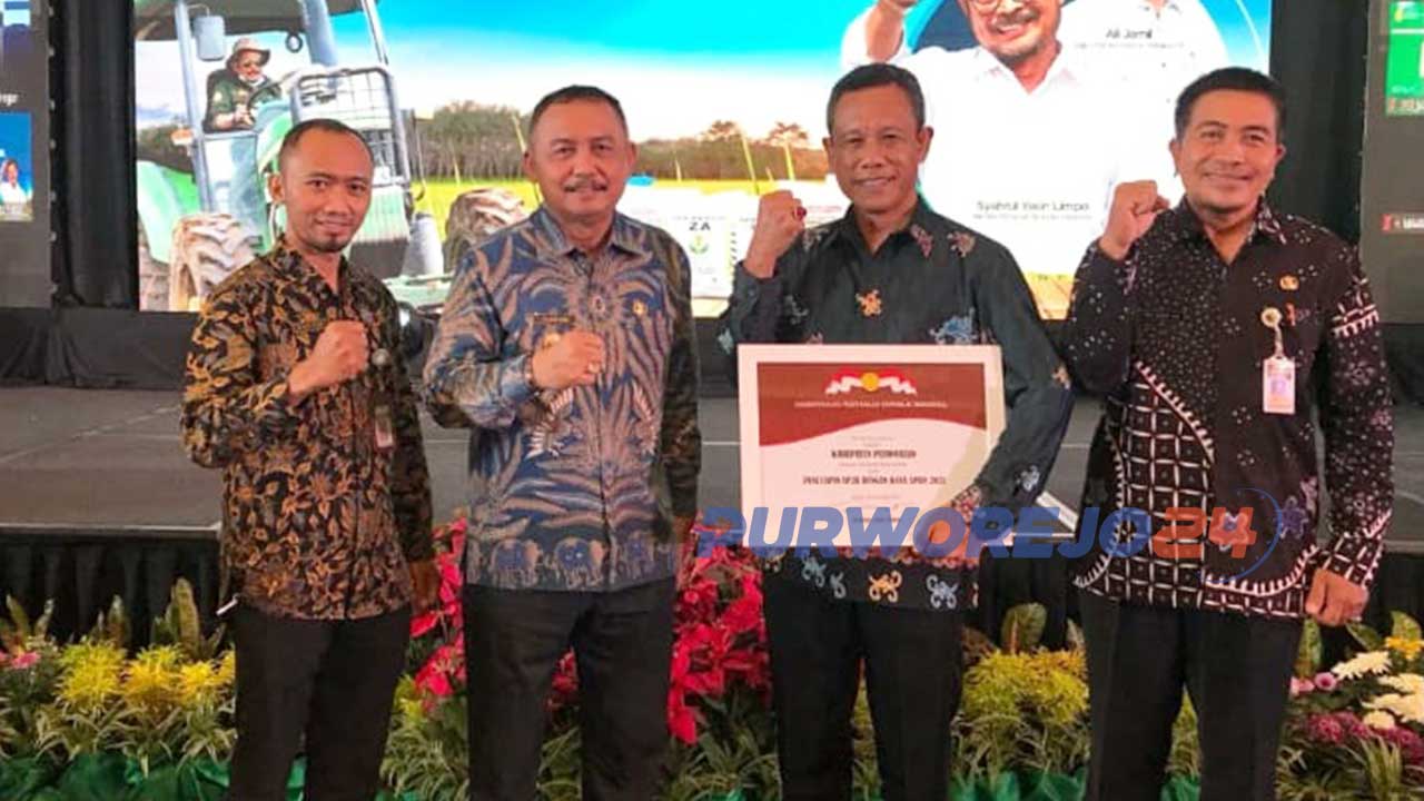 Pemkab Purworejo mendapatkan penghargaan dari Menteri Pertanian lantaran telah menyelesaikan SK Lahan Pertanian Pangan Berkelanjutan