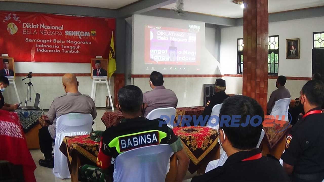 Puluhan pengurus dan anggota Senkom Mitra Polri di Kabupaten Purworejo mengikuti Diklat Nasional Bela Negara di Pondok Pesantren Al Barokah, Desa Cokroyasan Kecamatan N