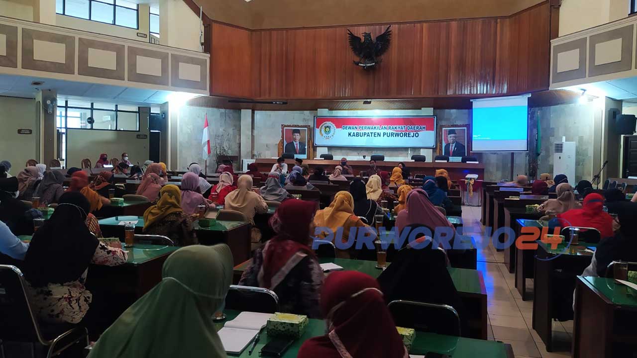 Rapat antara Komisi IV DPRD dengan pendamping atau pemilik e-warung di Kabupaten Purworejo
