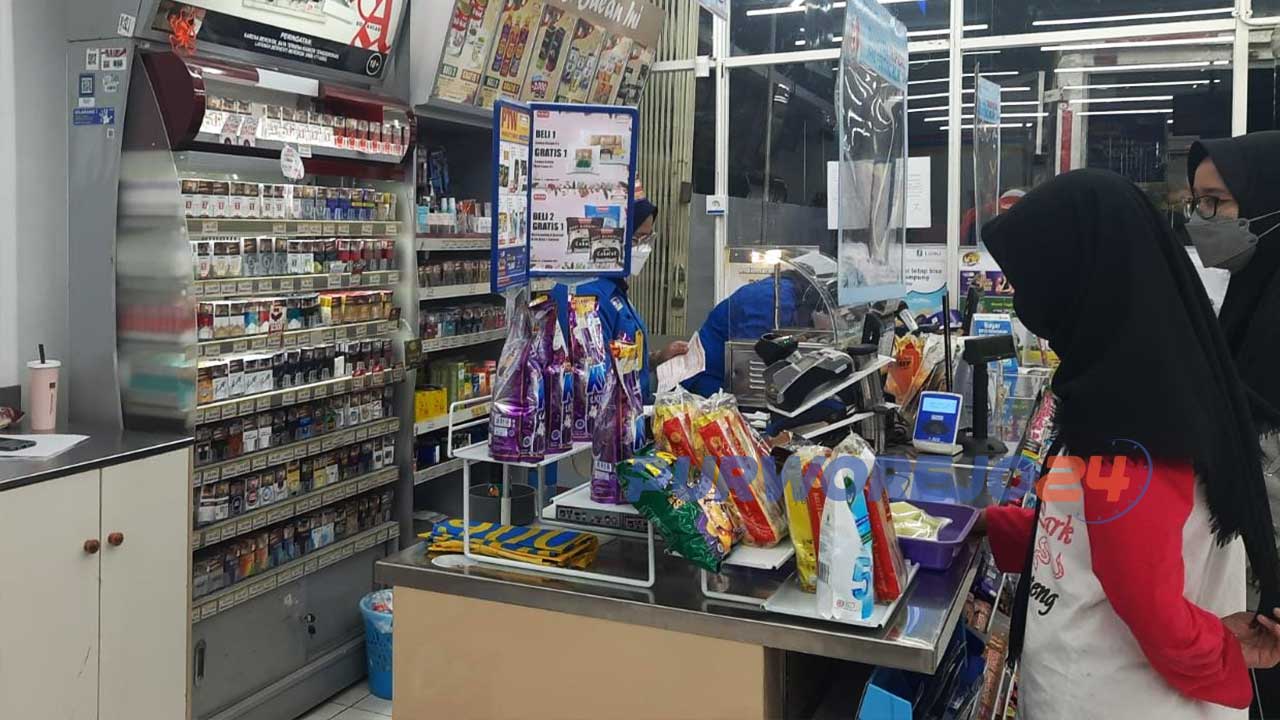Outlet rokok di minimarket