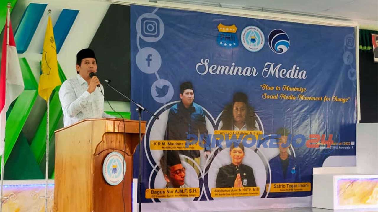 K.R.H Maulana Alwi saat membuka seminar Media