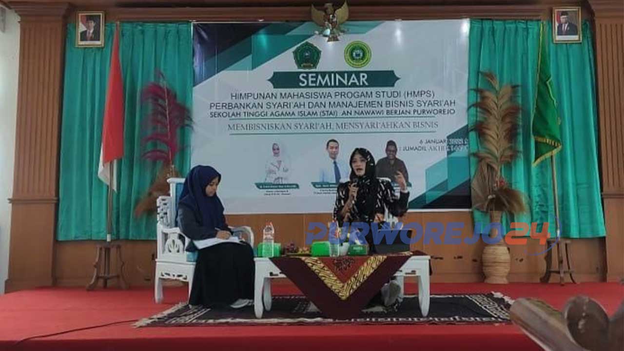 Ketua STAI An-nawawi saat memberikan sambutan di acara seminar