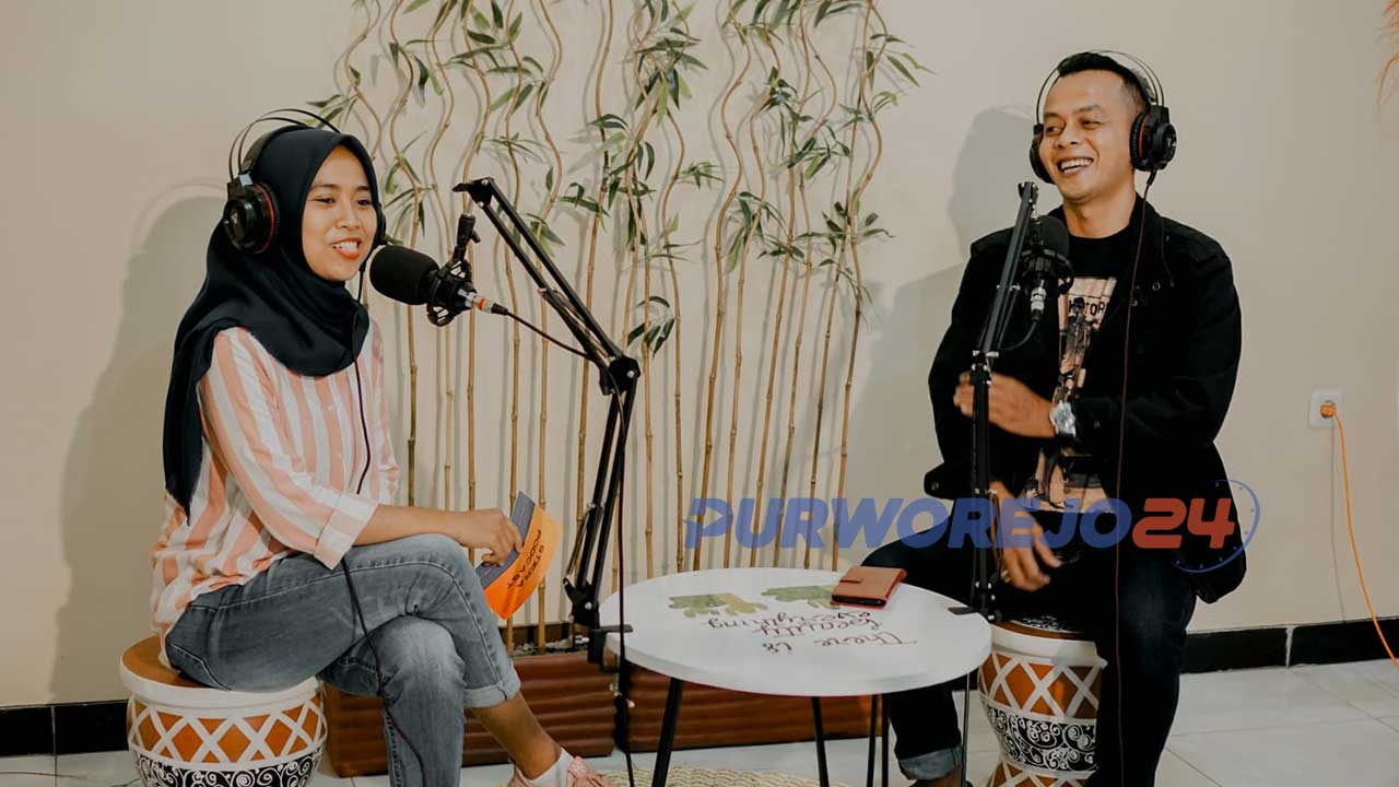 STIE Rajawali meluncurkan program podcast dengan narasumber Eko Januar Susanto, sosok politisi muda Kabupaten Purworejo