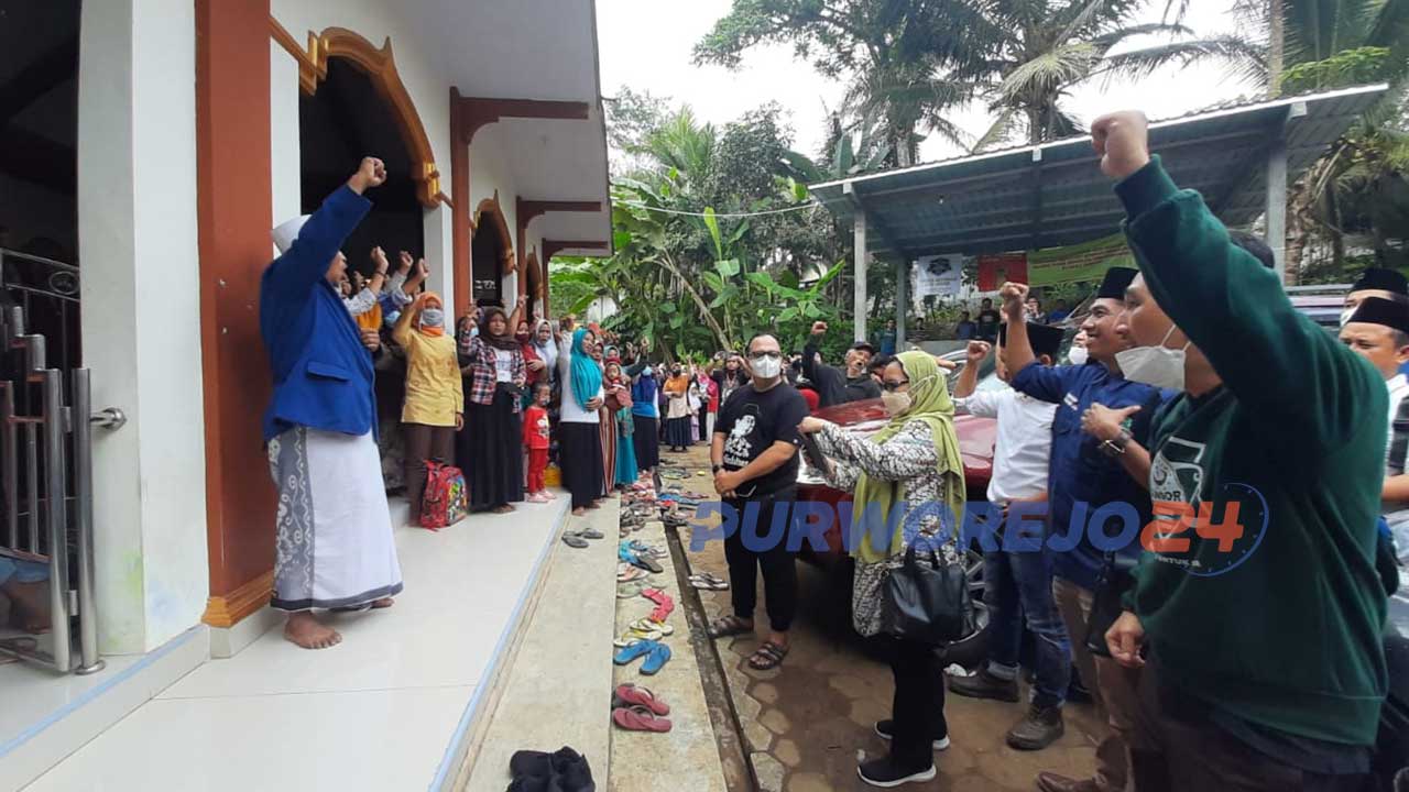 Alissa Wahid disambut lagu perjuangan dan Yalal Wathon saat berkunjung ke Desa Wadas Kabupaten Purworejo