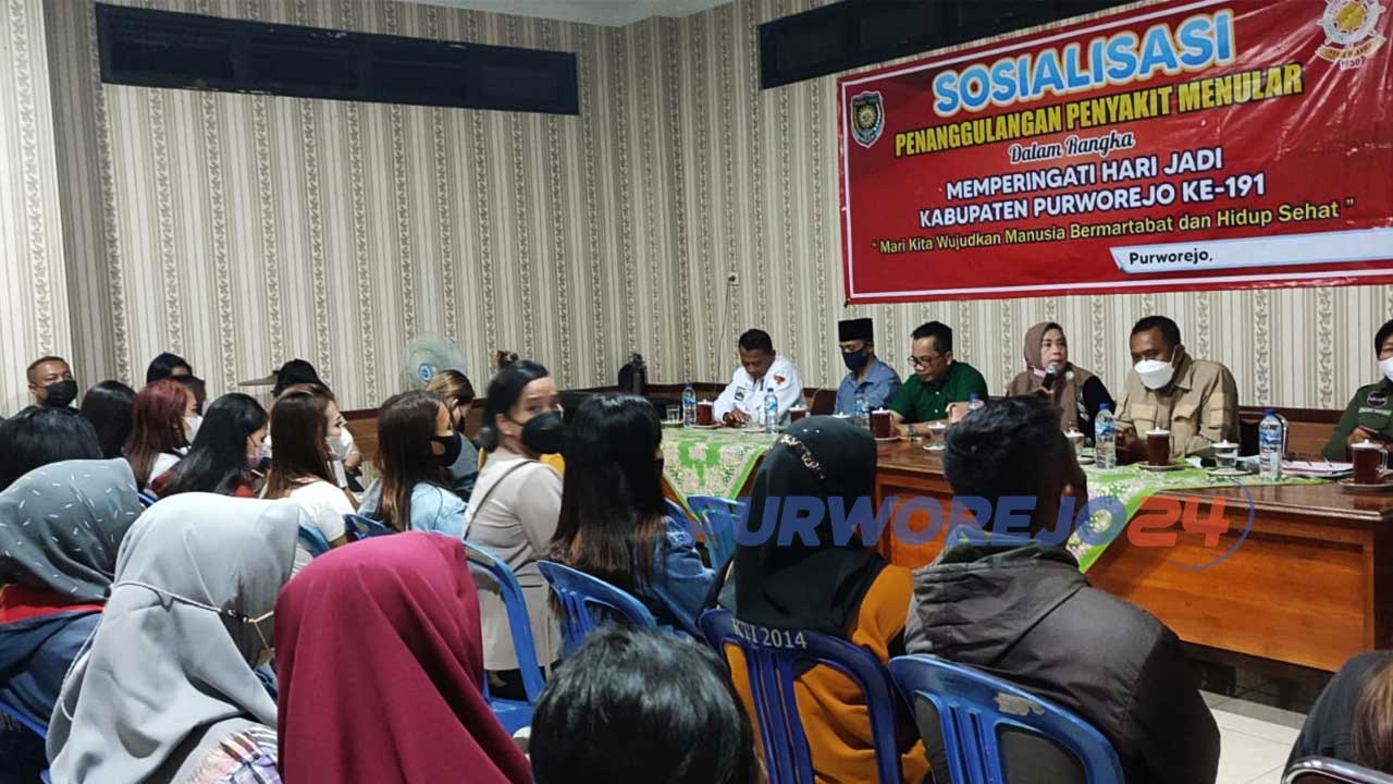 Satpol PP gencar memberikan sosialisasi dan pembinaan kepada para pekerja kafe dan karaoke di kabupaten Purworejo untuk menanggulangi penyakit seksual menular