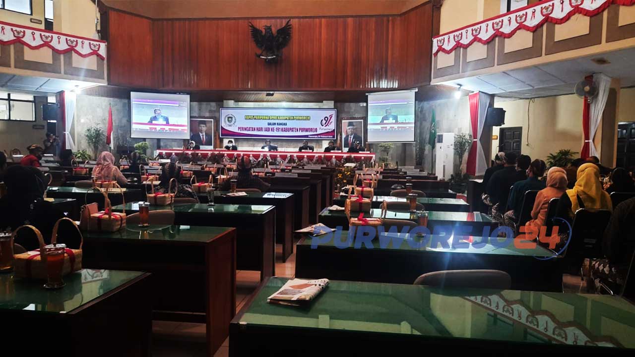 Sederet kursi kosong karena banyak anggota DPRD yang tidak hadir saat Rapat Paripurna Peringati Hari Jadi