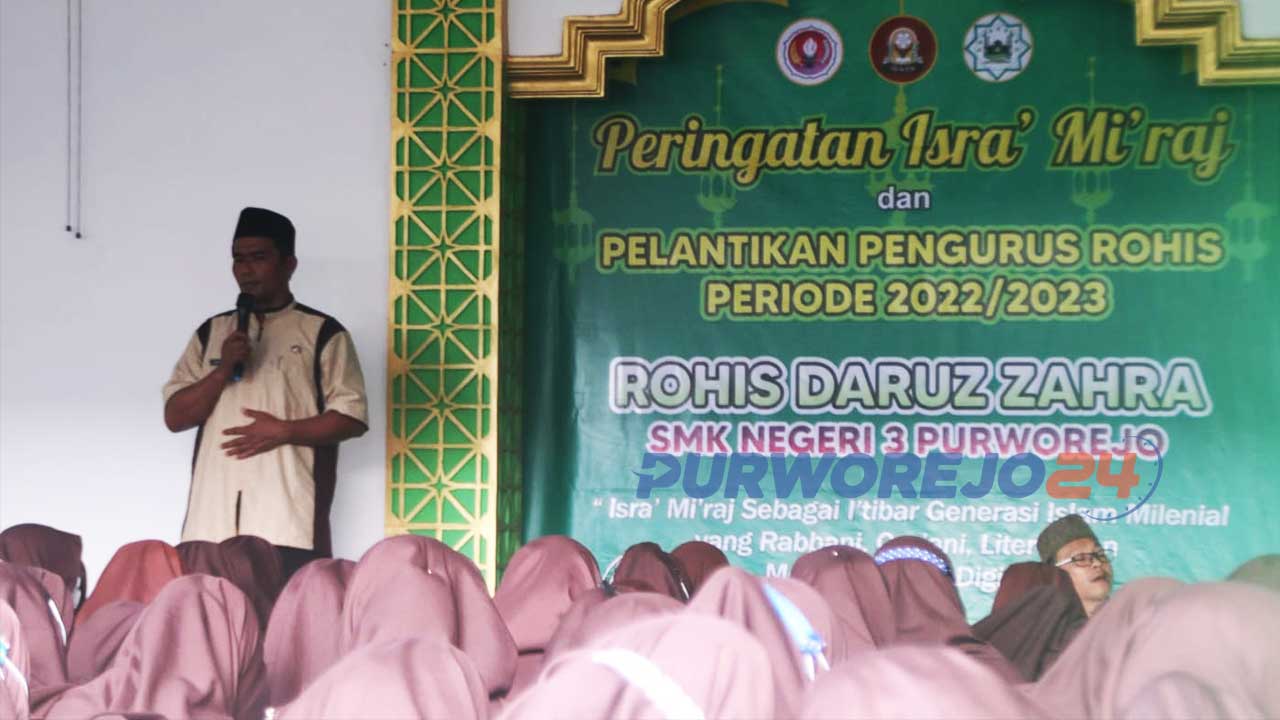 peringatan Isra' dan Mi'raj Nabi Muhammad SAW di masjid Fatimah Azzahro SMK N 3 Purworejo