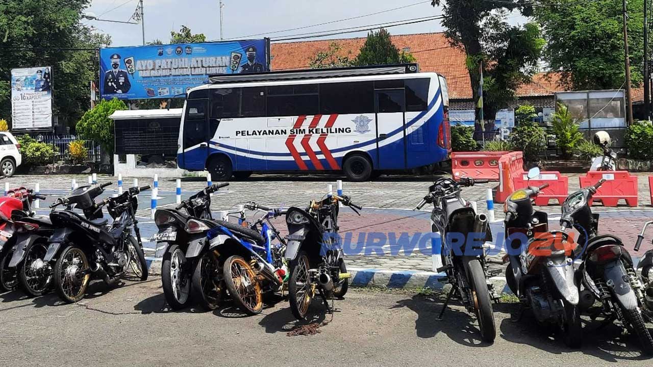 Layanan SIM kelling Satlantas Puroworejo