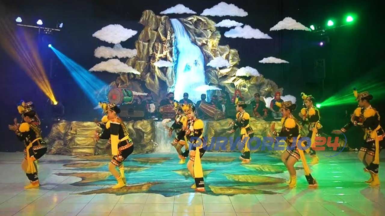 Pentas dolalak dalam Parade Budaya Hari Jadi ke-191 Kabupaten Purworejo