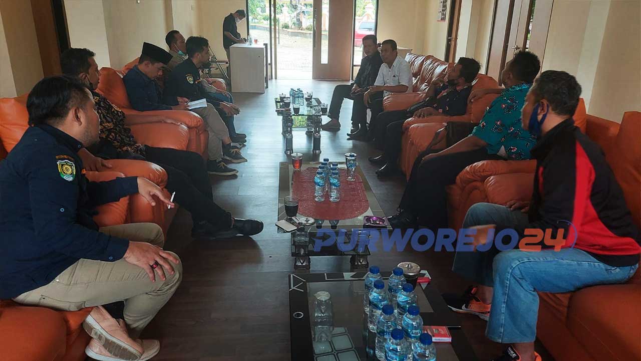 Pertemuan pengurus Karang Taruna Kabuapten di ruang pertemuan gedung B DPRD Kabupaten Purworejo