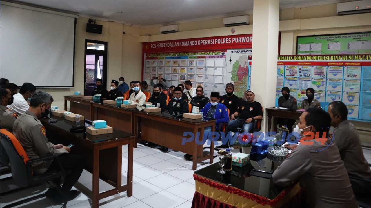 Perwakilan Ormas dan LSM se Purworeko dikumpulkan di Polres Purworejo