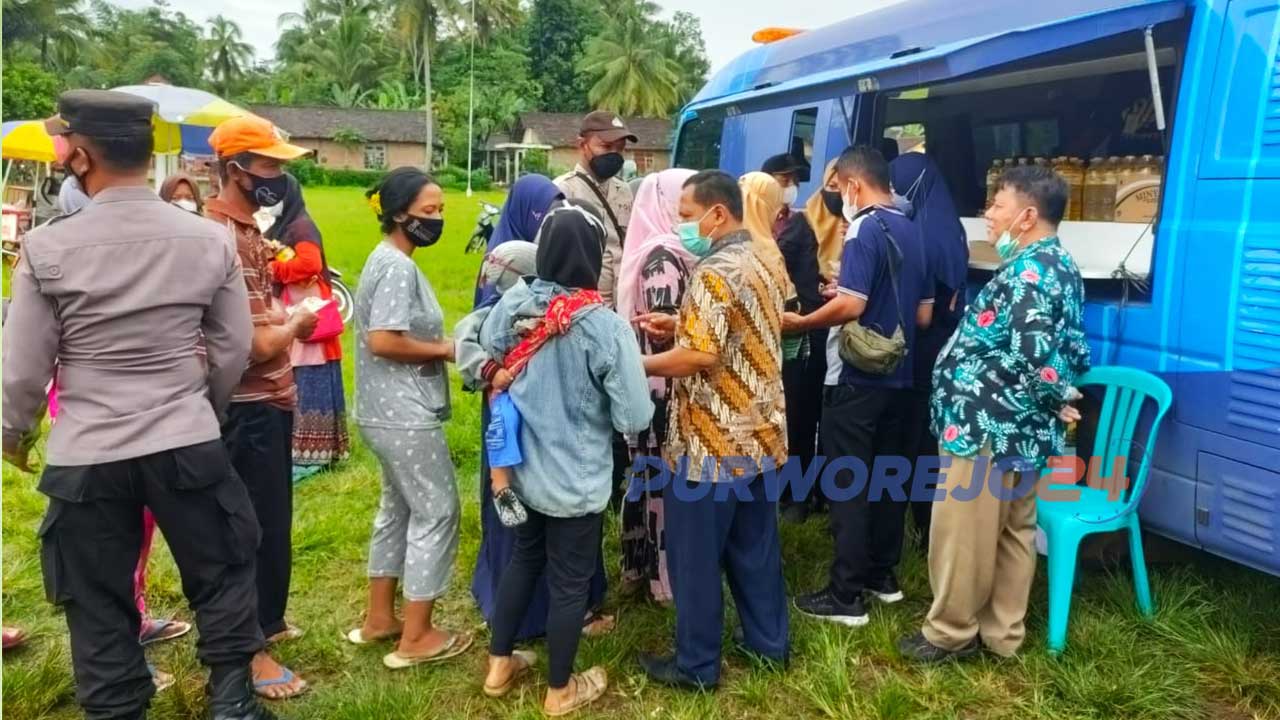 Suasana antre minyak goreng