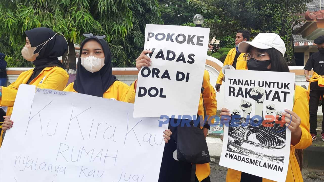 Aksi penolakan pembangunan quarry di Desa Wadas, yang berlangsung di jalan Brigjen Katamso Purworejo