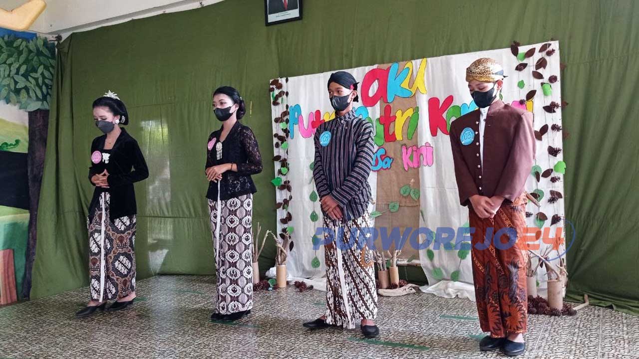 PAUD dan SD Mutiara Ibu serta SMP Mutiara Bangsa Purworejo, Jawa Tengah, menggelar kegiatan Lomba Fashion Show Pemilihan Putra dan Putri Kartini.