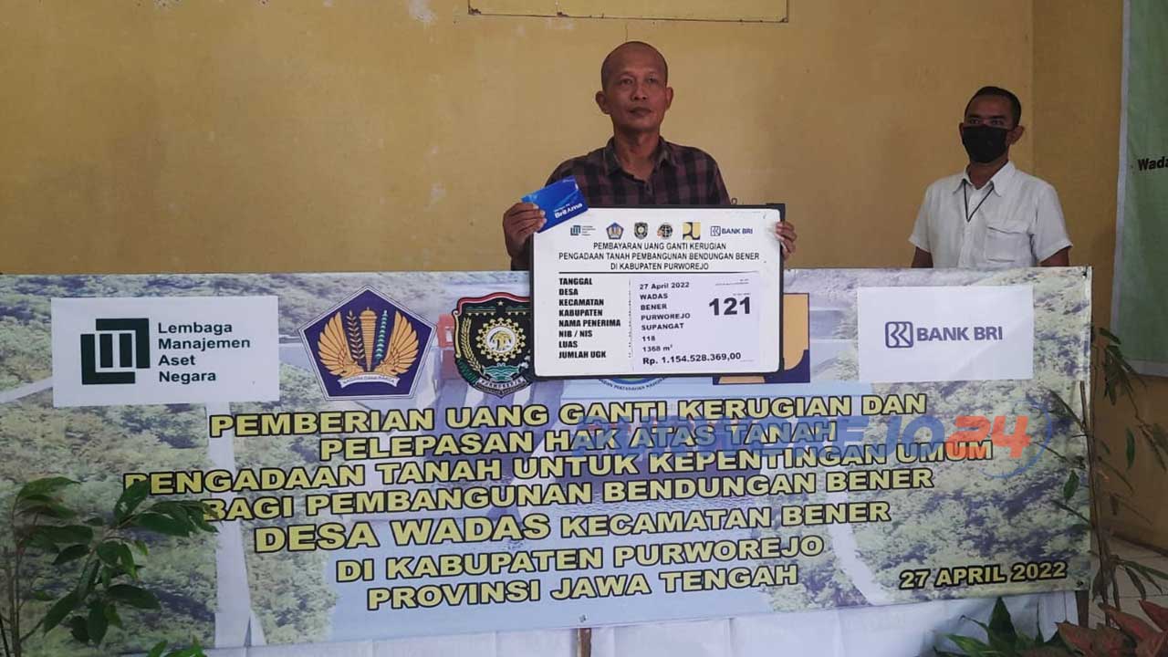Salah satu penerima pembayaran uang ganti rugi pembangunan tambang batu Andesit di desa Wadas Purworejo