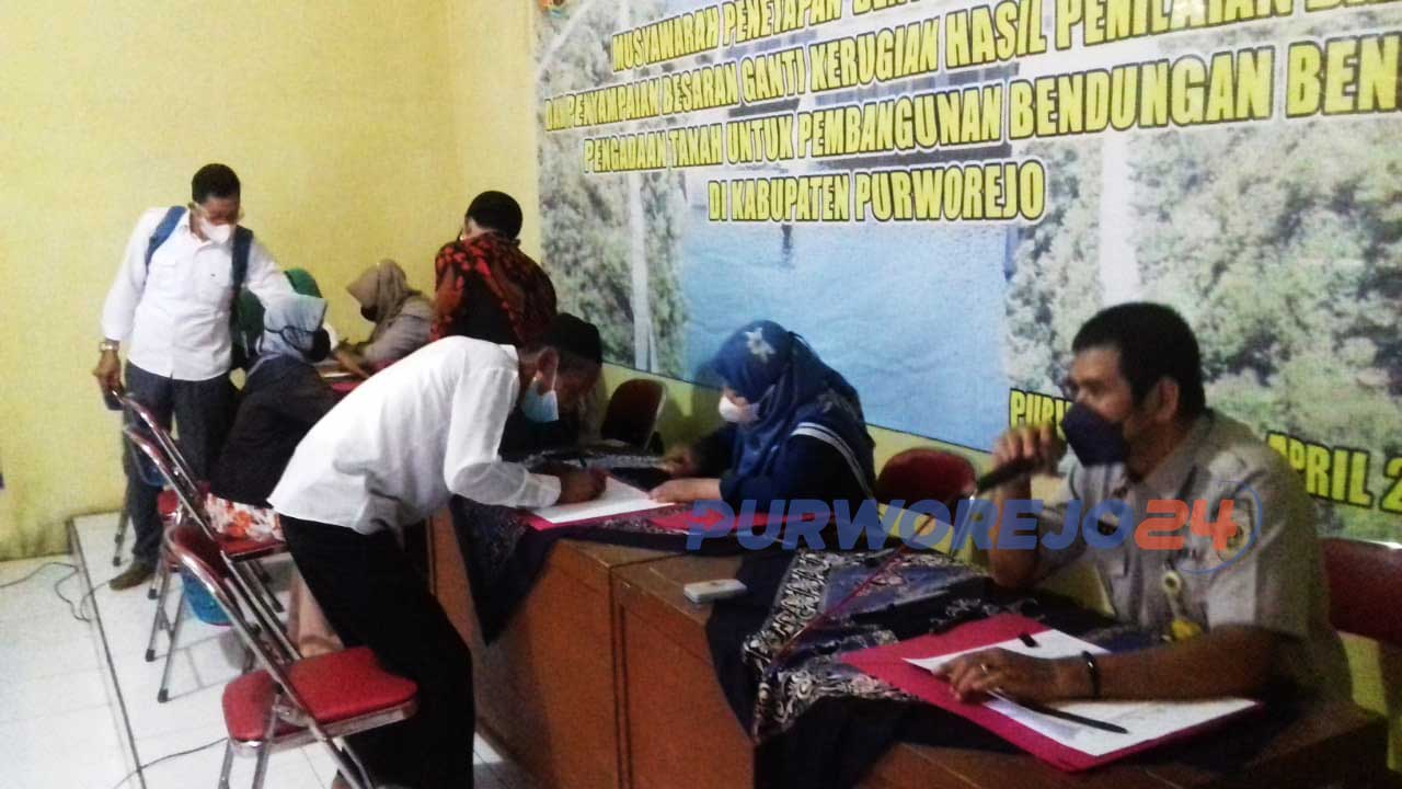 Warga pemilikl lahan lokasi quarry desa Wadas akhirnya setuju dan menandatangani berita acara penetapan.harga