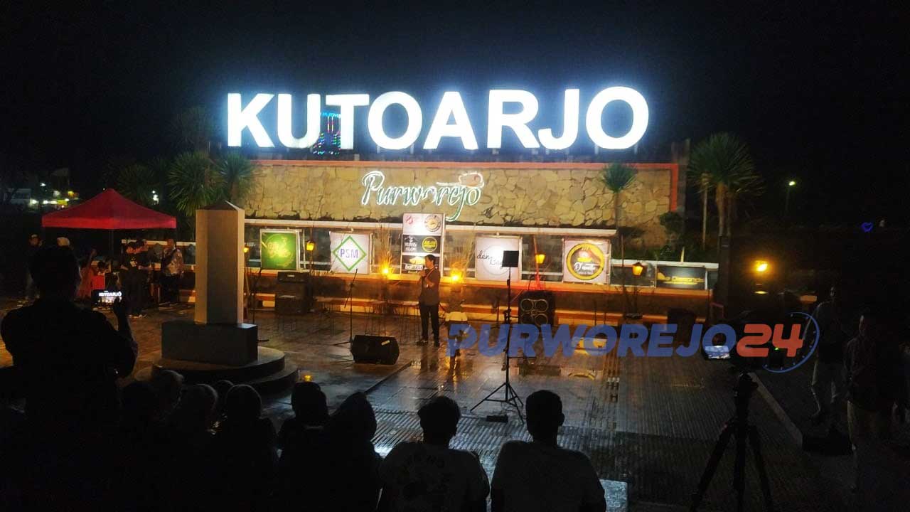 Konser amal bertajuk Kutoarjo Romantic Space di alun-alun Kutoarjo